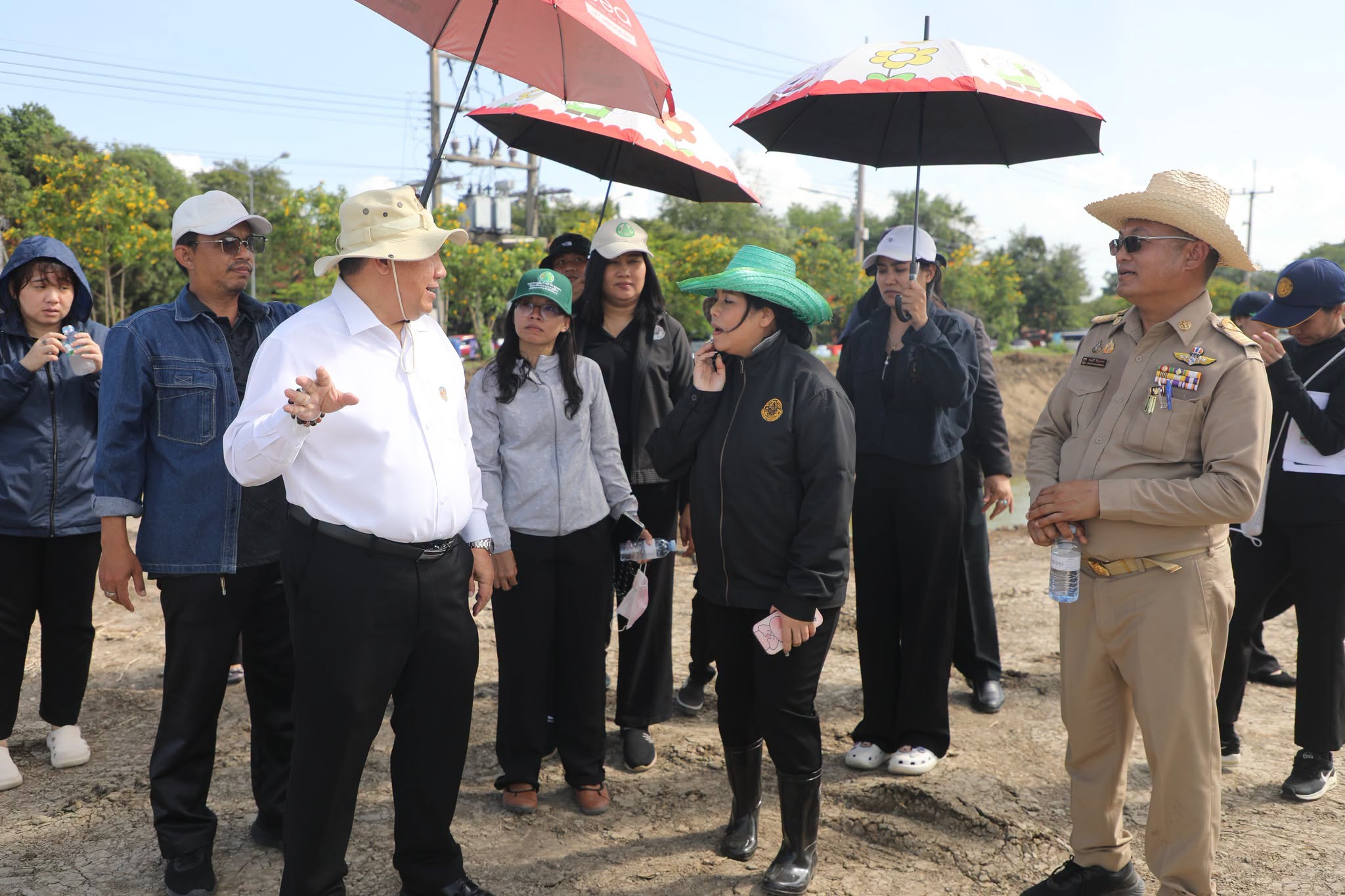 title - ส.ป.ก. ลงพื้นที่ตรวจความพร้อม เตรียมจัดงานจิตอาสาพัฒนาด้านการเกษตร ณ ศูนย์ศิลปาชีพบางไทร